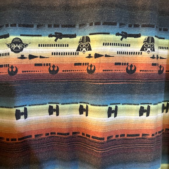 Star Wars X On The Byas Shirt Mens Small Raglan 3/4 Sleeve Darth Vader Henley - Picture 8 of 8